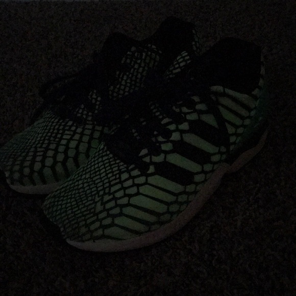 GLOW IN THE DARK ADIDAS ZX FLUX - Picture 5 of 6